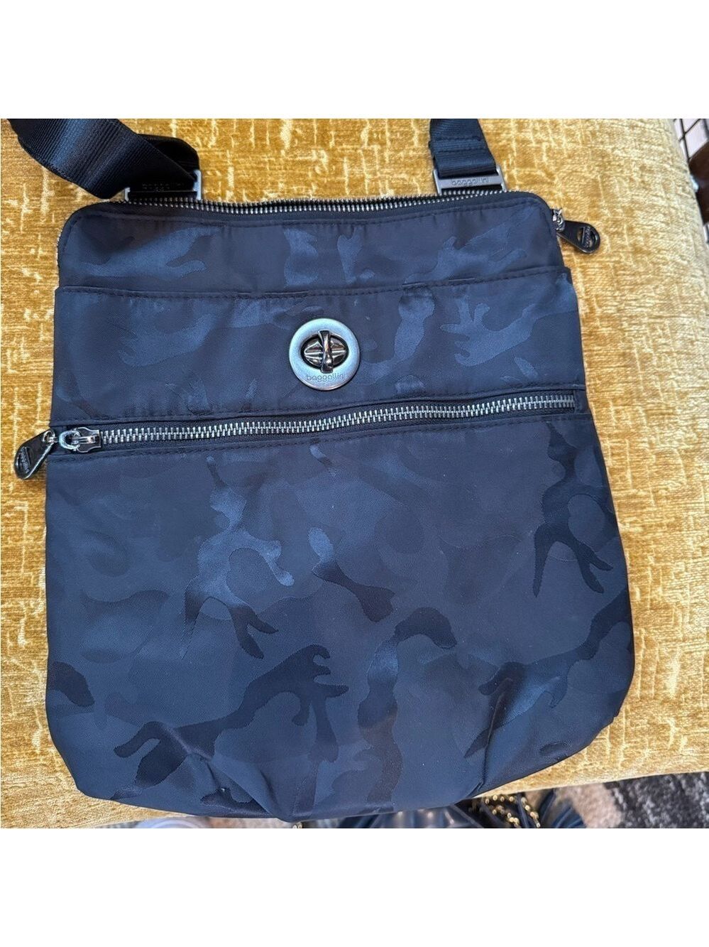 Baggallini Black Camouflage Shoulder Bag Purse - Picture 2 of 4